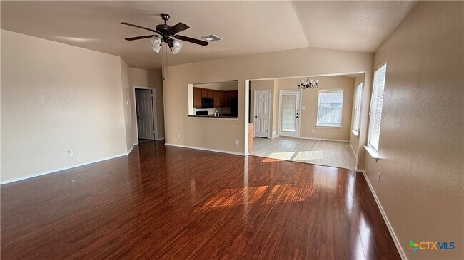 Foto del edificio - 2006 Griffin Dr