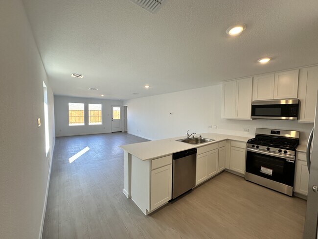 Building Photo - 1613 Elliott Rd