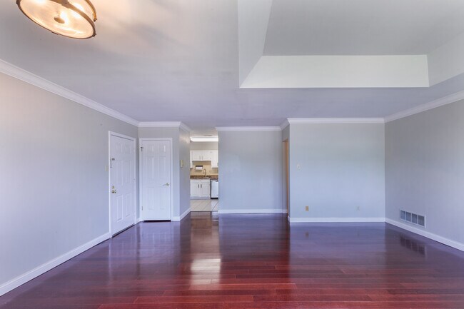 Building Photo - 533 Colebrook Dr