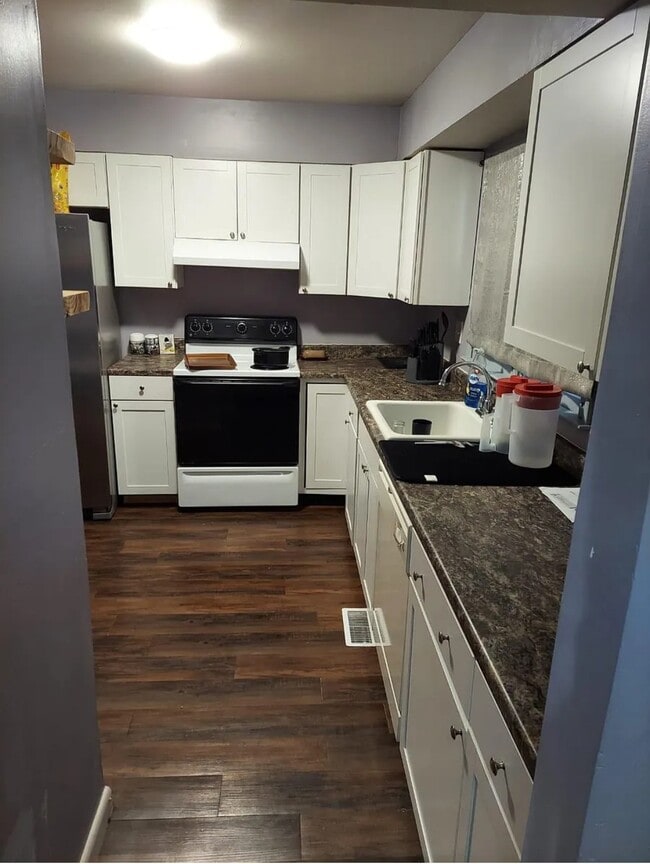 Foto del edificio - 576 Crestwood St SW