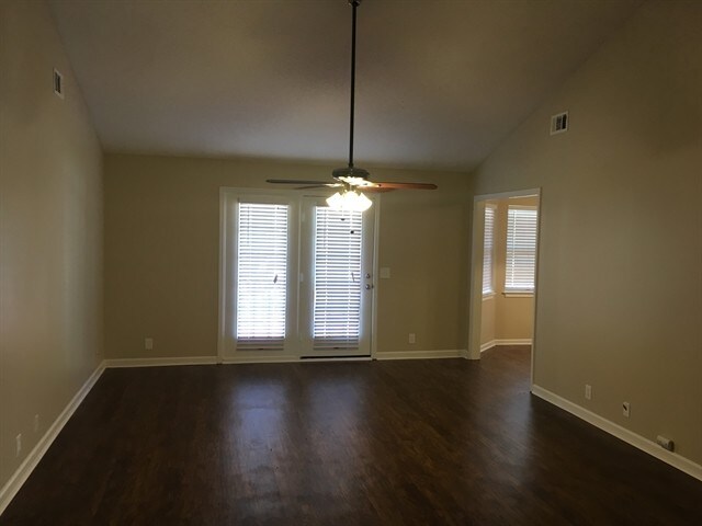 Building Photo - 13 Mallard Court