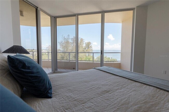 Foto del edificio - 3080 Grand Bay Blvd