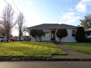 Building Photo - 2515-MHH2515 Laurel Ave NE