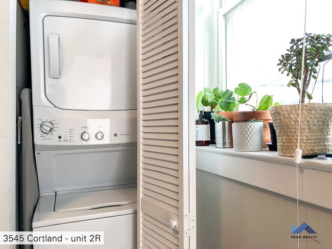 Building Photo - 3545 W Cortland St