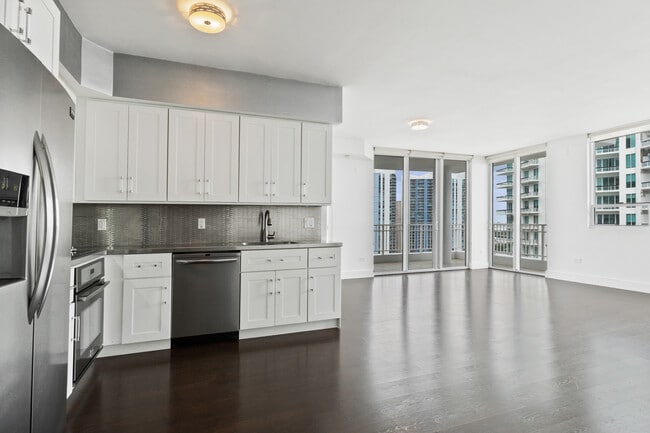 Building Photo - 801 Brickell Key Blvd