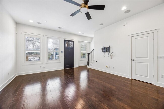 Foto del edificio - 2520 Bluebonnet Ln