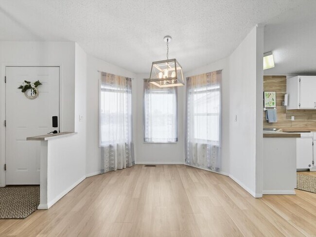 Building Photo - 4735 Adrienne Dr