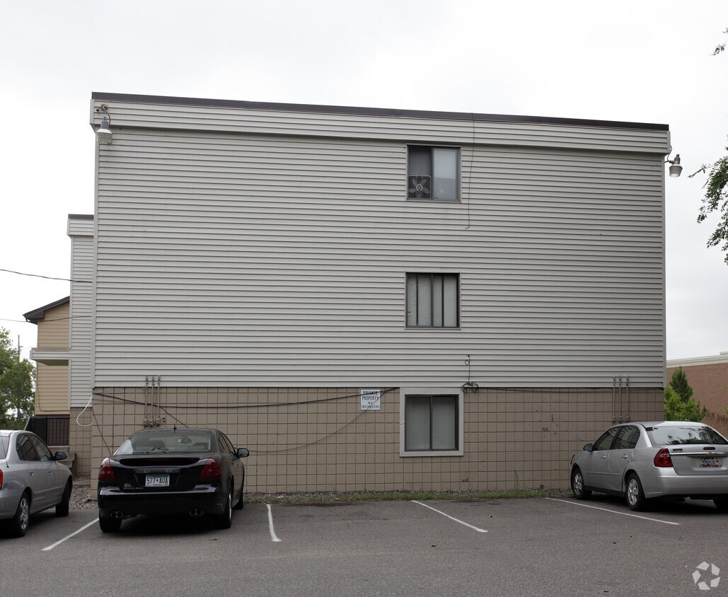 Building Photo - 318 6th St W