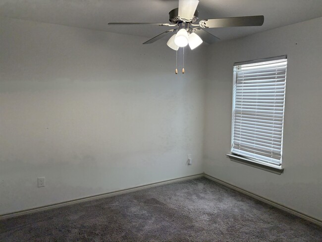 Building Photo - 402 Placido Dr