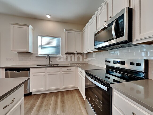 Foto del edificio - 1954 Weeping Cypress Dr