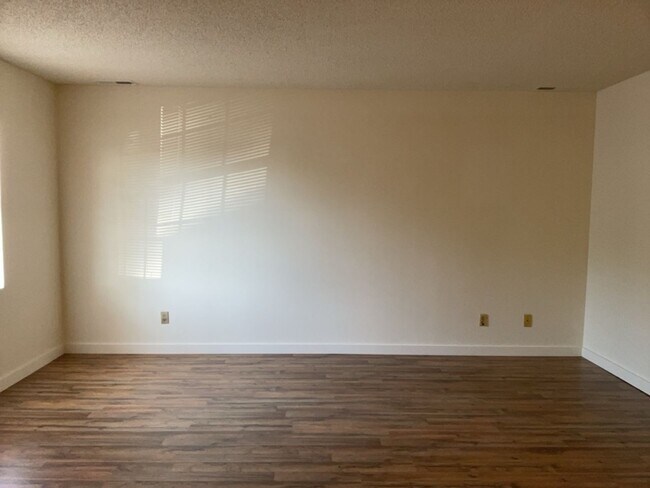 Building Photo - 543 Dulin St