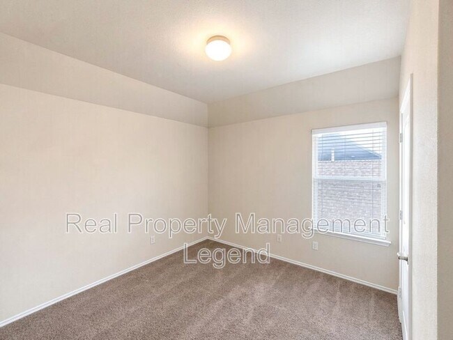Foto del edificio - 9929 Pronghorn Rd