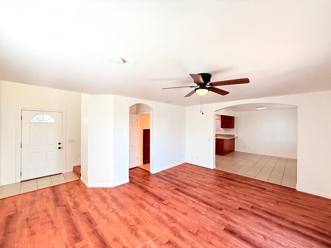 Photo - 762 W 21st St Apartment