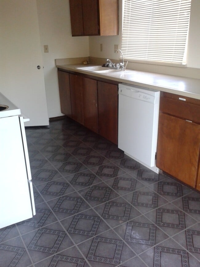 Foto del edificio - Spacious 3 bedroom 2 bath home located in Modesto