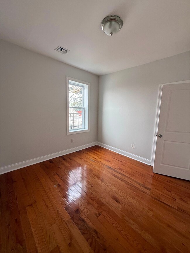 Building Photo - 162 Bergen Ave