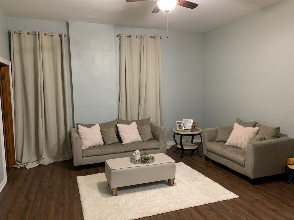Living Room - 1023 S Oakley Blvd