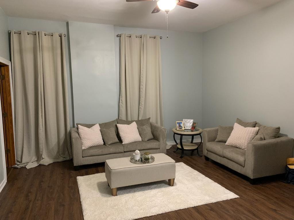Living Room - 1023 S Oakley Blvd