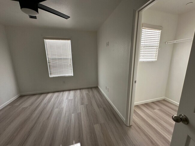 Building Photo - 3 Bedroom Single Family Home in Clovis