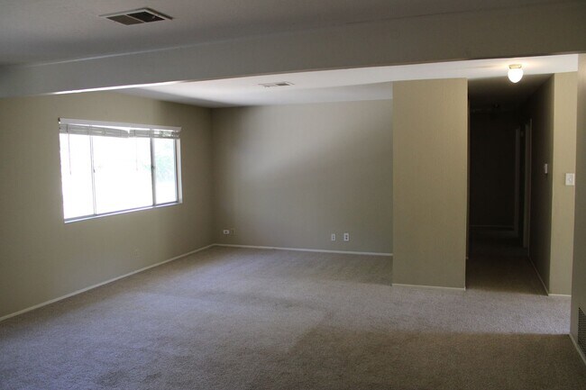 Building Photo - Clayton Valley Highlands 3bed 2bath + Bonu...