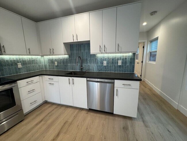 Building Photo - Modern Golden Hills  Living