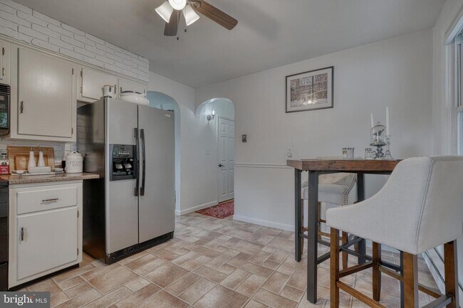 Foto del edificio - 5809 Pine Hill Dr