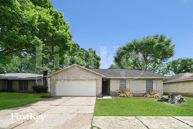 Building Photo - 15823 Baybriar Dr