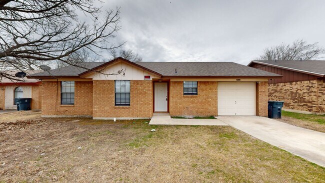 Building Photo - $1,295 + 2 WEEKS FREE RENT!!!