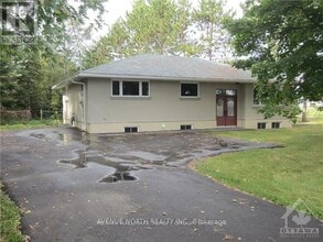 Building Photo - 480 River Rd