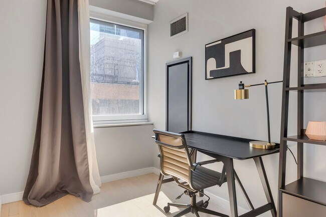 Foto del edificio - 70 W 45th St