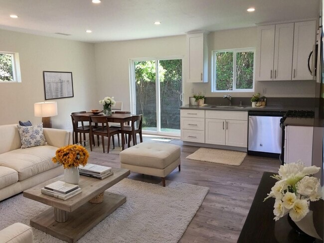 Foto del edificio - 8630 Lubao Ave