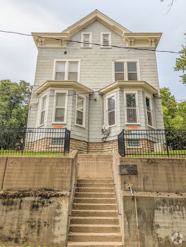 Building Photo - 24 Conklin St
