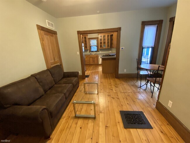 Building Photo - 2 br, 1 bath House - 522 Detroit St # 1 #1