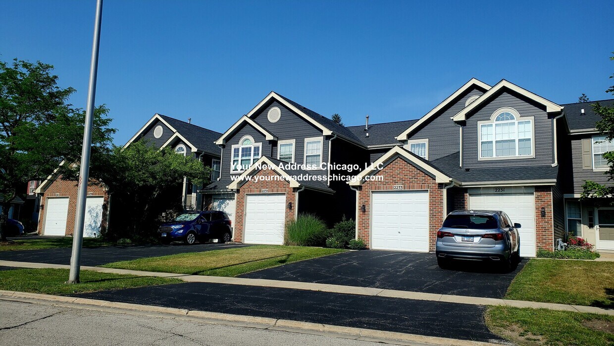 2239 Lake Ridge Dr, Glendale Heights, IL 60139 Townhome Rentals in