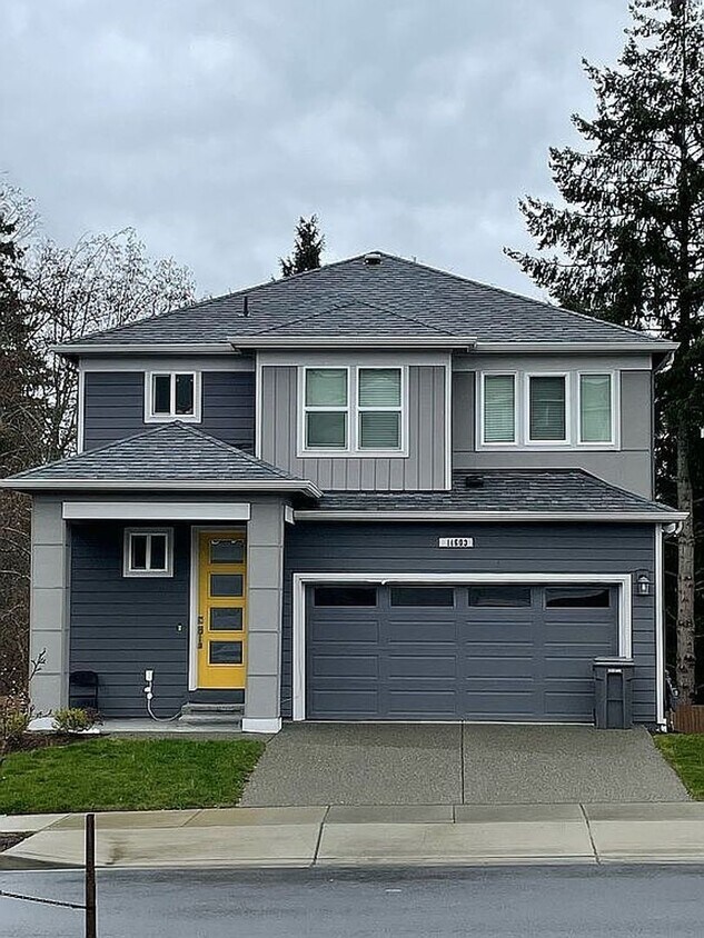 Primary Photo - A Charming and Cozy 4 Bed 3.5 bath home in...