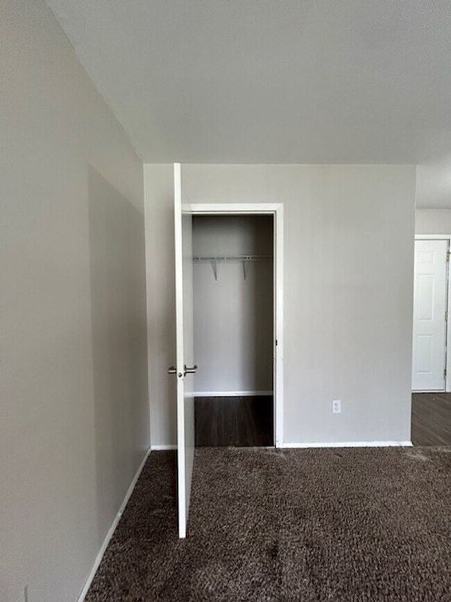 1043 Scarborough Ct Unit K5, Chesterton, IN 46304 Room for Rent in