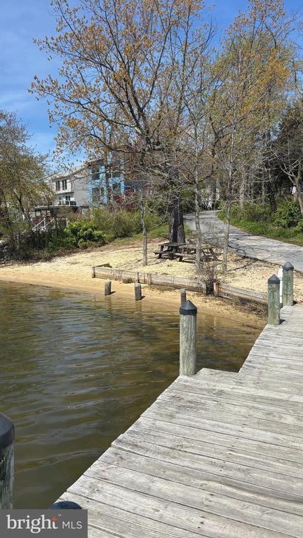 Foto del edificio - 7703 Dover Rd