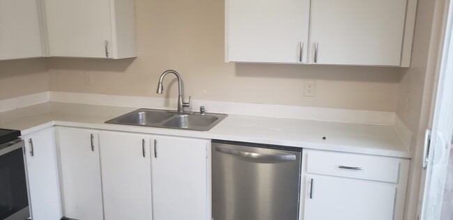 Foto del edificio - 923 E Marine View Dr