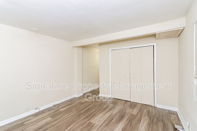 Foto del edificio - 1990-3 Rockledge Road Northeast