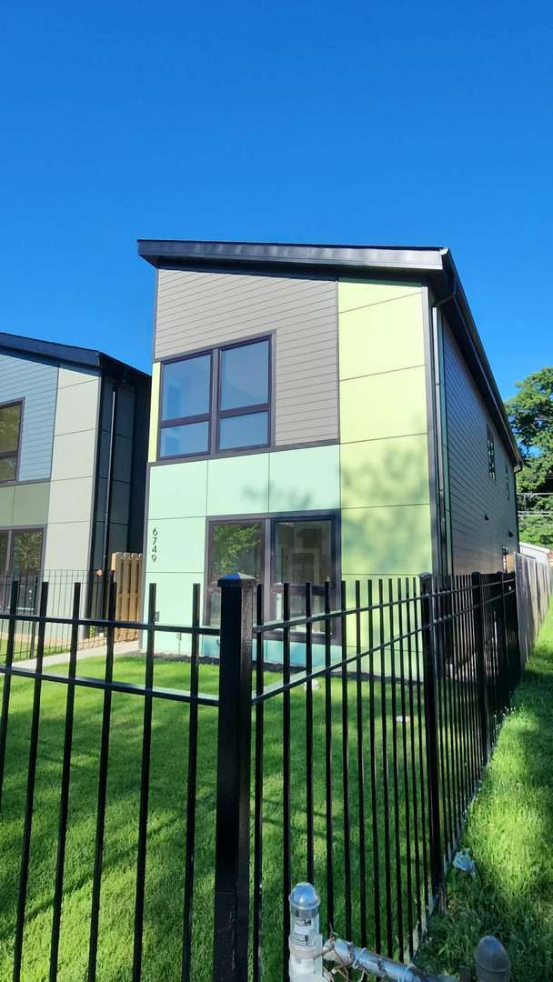 Foto del edificio - 6749 S Langley Ave