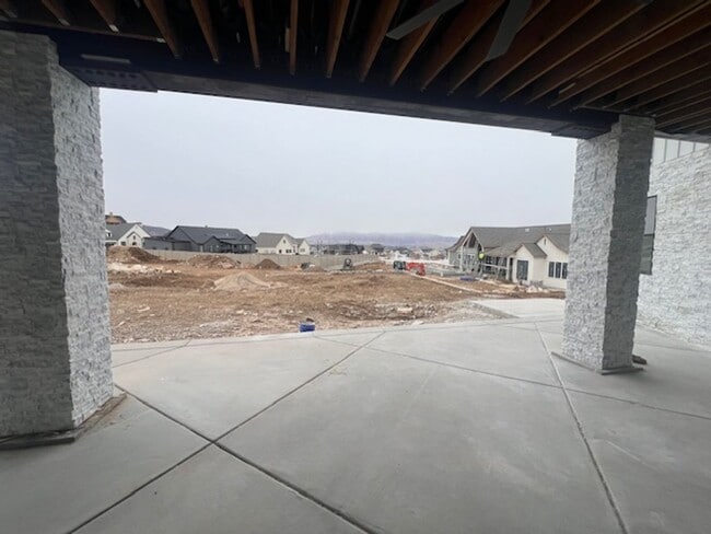 Building Photo - Brand New Basement Appartment