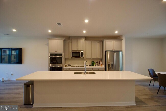 Building Photo - 4619 Olivine Dr