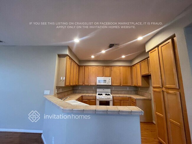 Foto del edificio - 524 Mountain Meadows Dr