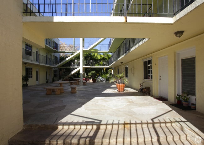 Building Photo - Salzedo Apartments