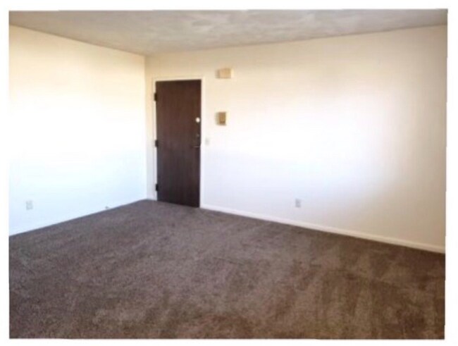 Foto del edificio - 2428-2428 Tremainsville Rd