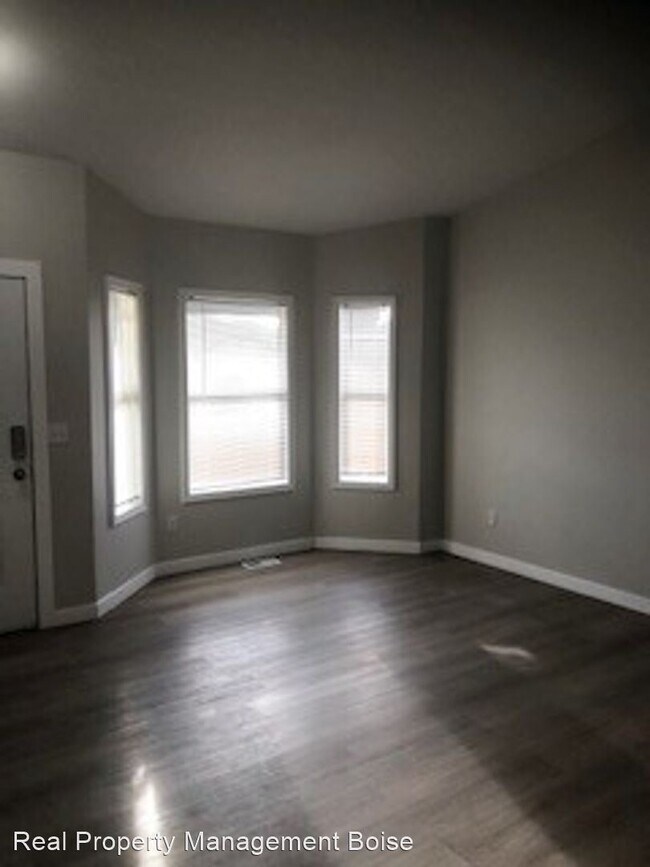 Building Photo - 4 br, 2 bath House - 648 W Woodbury Drive