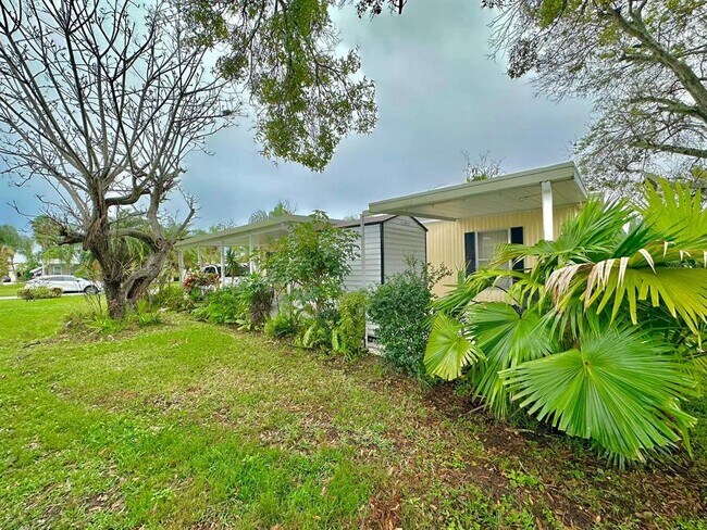 Building Photo - 35 Los Lagos Rd