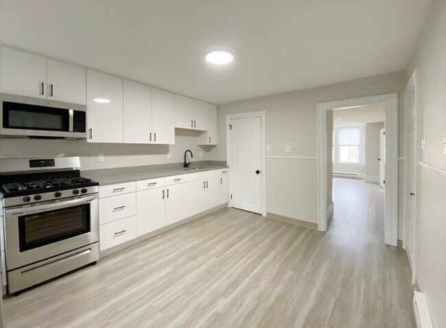 Building Photo - 124 Trenton St