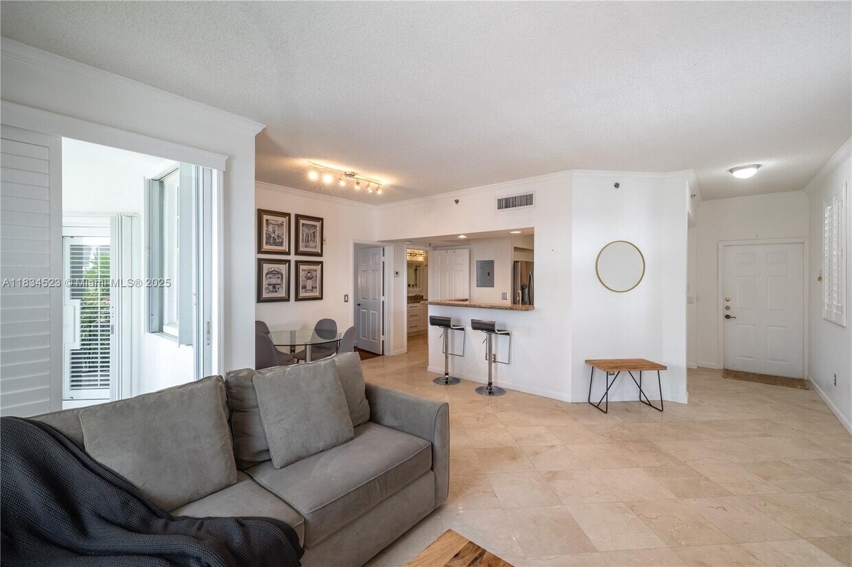 Foto principal - 3255 NE 184th St