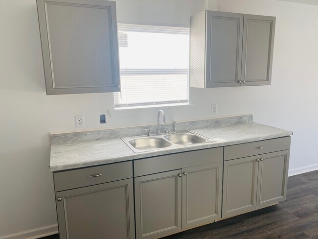 Building Photo - 1800 Grammont