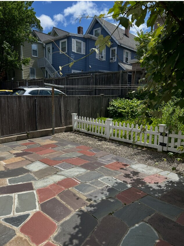 Primary Photo - 11 Vinal Ave